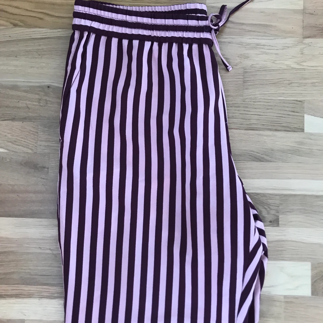 Vida byxor från Monki