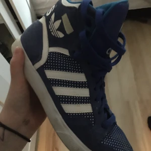Adidas skor - Adidas skor stl 38, betalning sker via swish och köpare står för ev frakt 🚚 