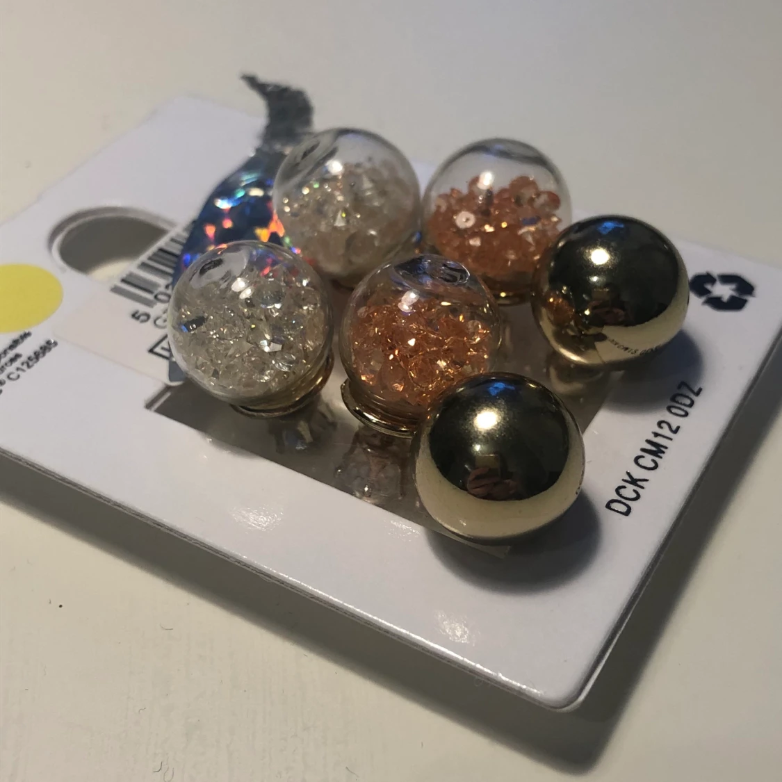 Tre par oanvända örhängen - 91