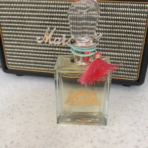 juicy couture parfym - Parfym från Juicy Couture. Pytte lite använd. Innehåller 100 ml. Köparen står för frakt. Går att mötas upp i Jönköping:)