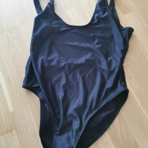 Baddräkt  - Från boohoo. Aldrig använd. Tror de är storlek m. 