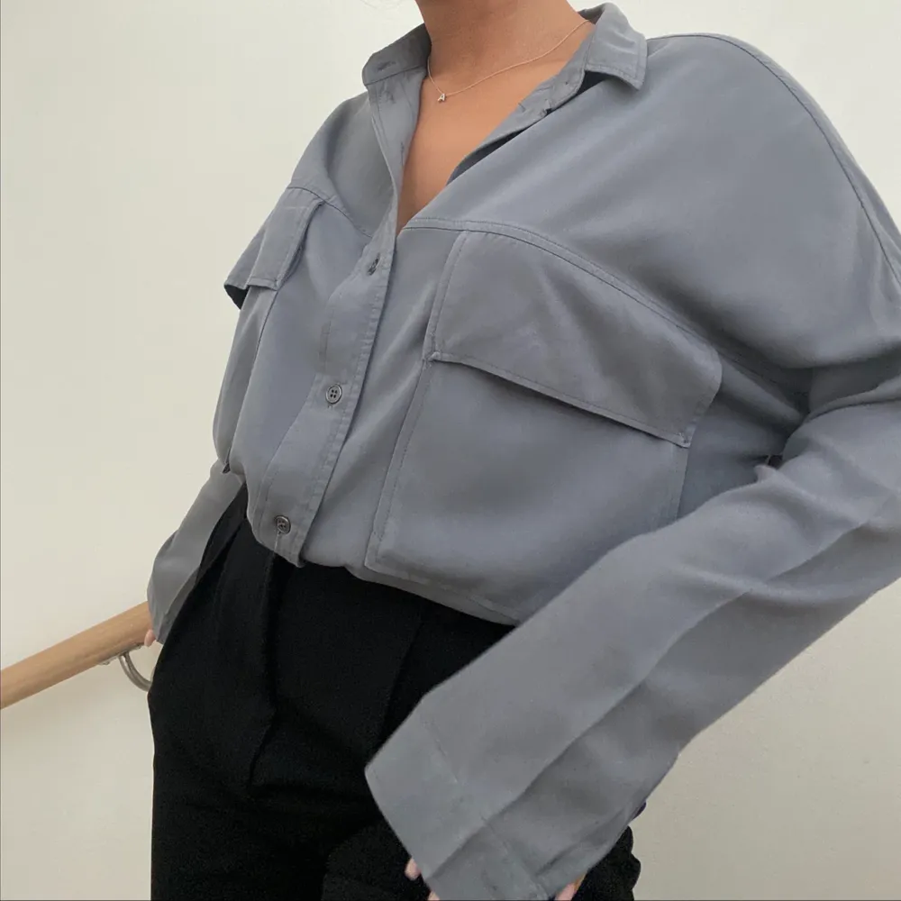 En super snygg grå oversized skjorta från Gina Tricot.. Skjortor.