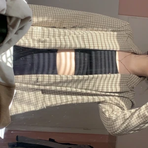 Kavaj - En fin kavaj i storlek 40 från H&M, men passar en M och en S bra om man vill ha den lite oversized 💓