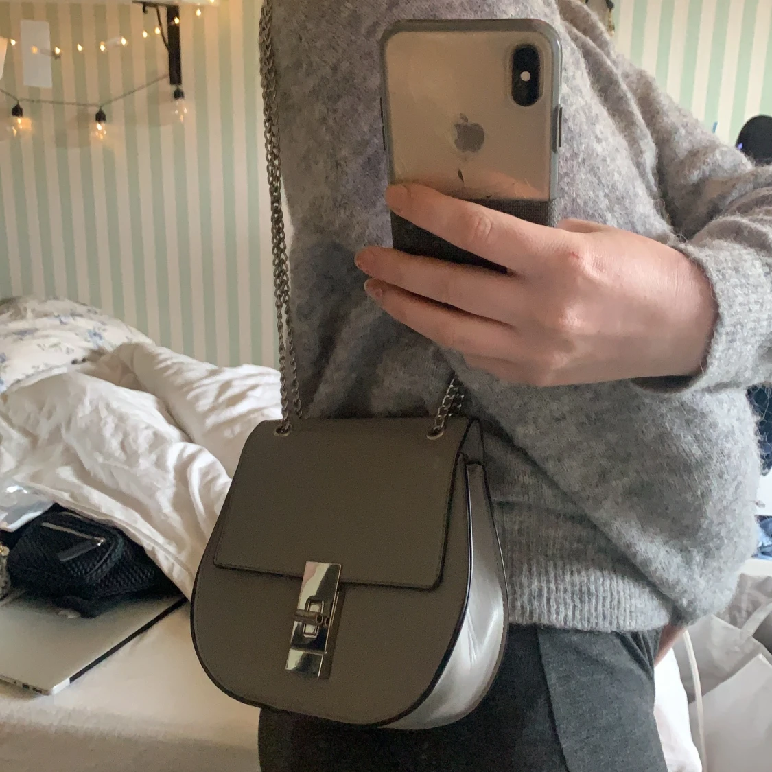 Grå silver väska - 90