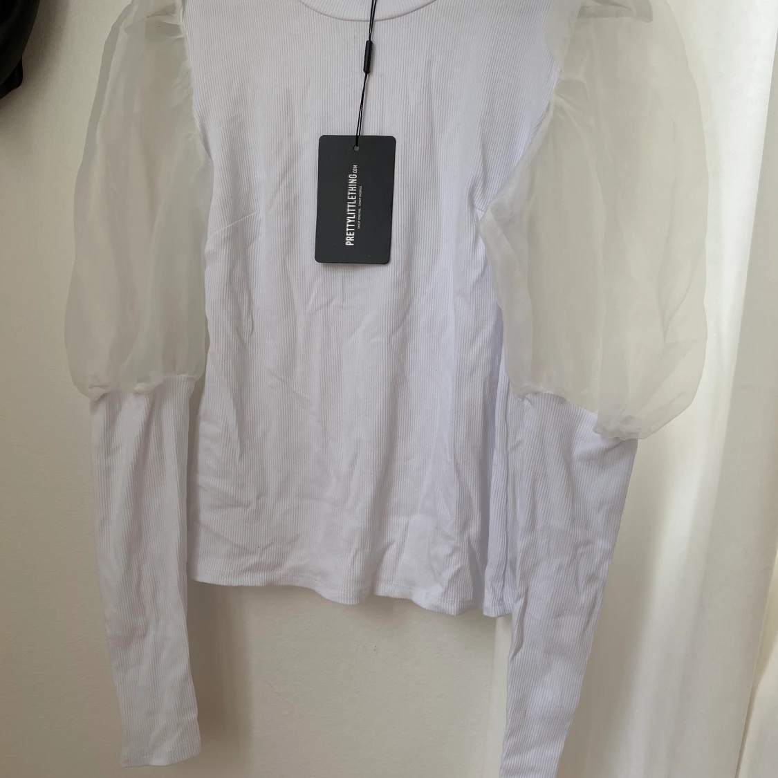 VIT TRÖJA MED PUFFAR - 90