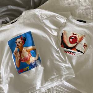 Två t-Shirts med vit grund och bilder över bröstet, använda fåtal gånger och skönt material, ordinarie pris 100st, nu båda för samma pris.