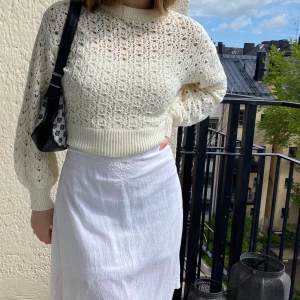 Supersöt klänning! - Söt klänning perfekt nu till sommaren! Fint mönster på framsidan. Lite genomskinligt material🌞 kan mötas på söder, annars står köparen för frakt på 42kr🌺