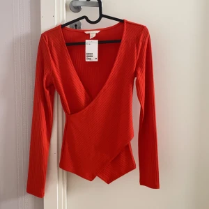 Helt ny topp - Snygg topp från H&M😍 prislappen är kvar!Frakt tillkommer😊