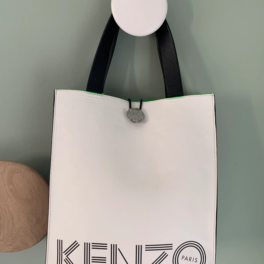 Snygg väska i skinn från Kenzo HM