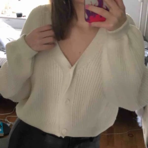  - Fin kofta från nakd, har en liten tråd som sticker ut på baksidan av ena ärmen men utöver det är den i mycket bra skick💗