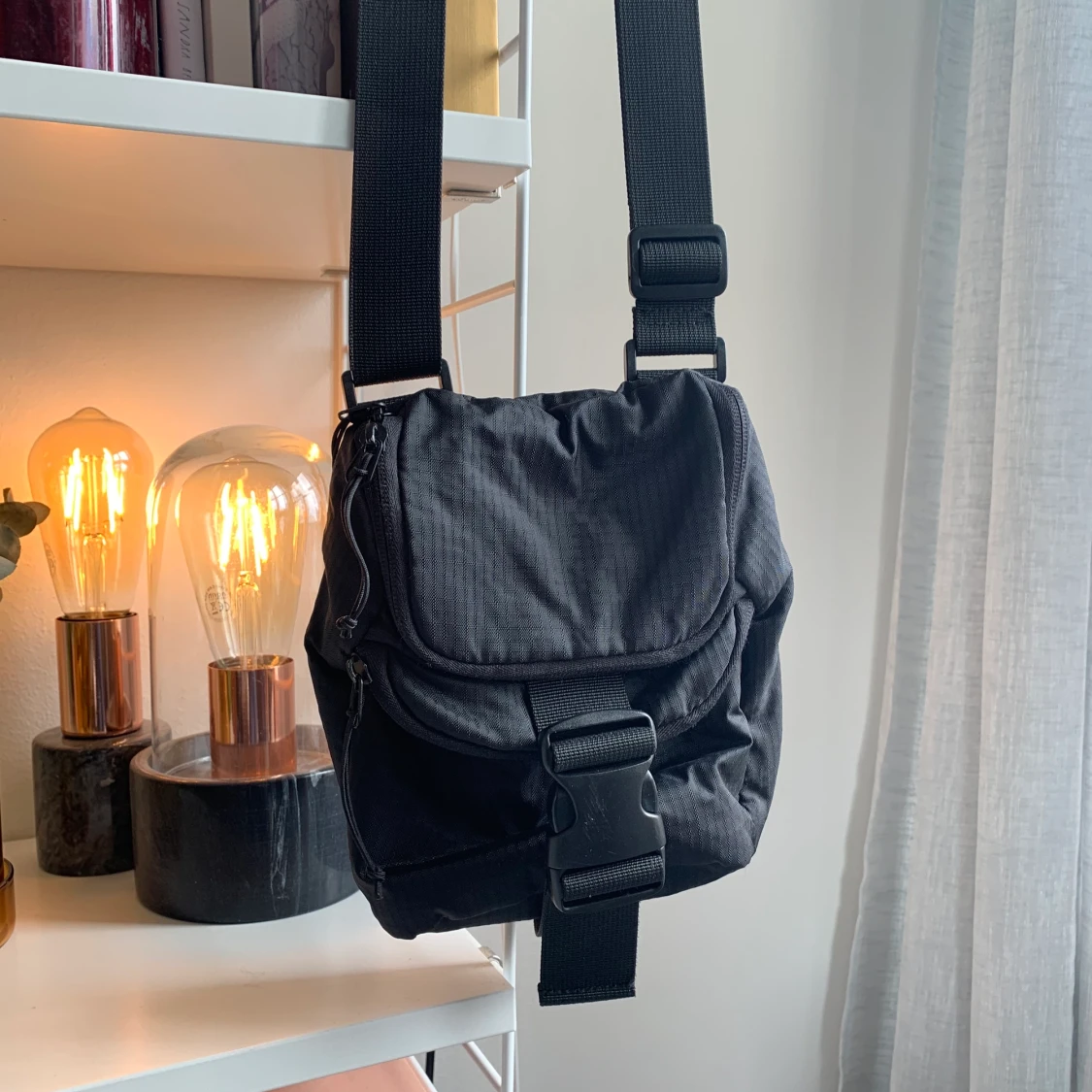 Weekday väska. - 90