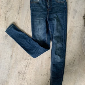 Jeans hög midja str 34 - Jeans från denim co str 34 