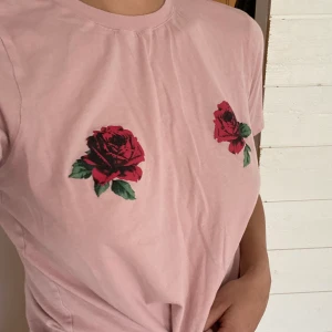 Tshirt - Snygg t-shirt från gina, inte använd mycket 💕frakt tillkommer