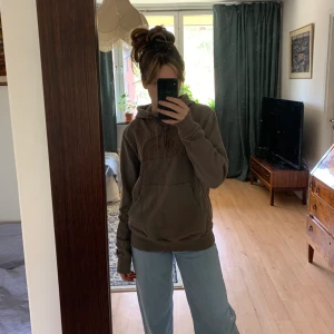 The North Face Hoodie - Ska vara herrstorlek M, jag är 162 cm lång men tycker inte denna är speciellt stor. 