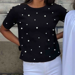  - Säljer en tröja från zara med pärlor på, skicka för fler bilder. Frakt tillkommer