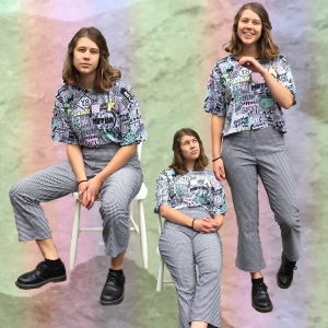 Färgglad t-shirt - Inte använd mycket. Storlek S. Frakt tillkommer eller möts upp i Jönköping. Kolla gärna in fler av mina plagg, så går de på samma frakt :)