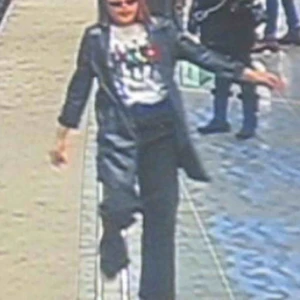  - Vida svarta jeans i modellen Ace från Weekday. Högmidjade. Supertrendiga och coola! Passar till allt💖