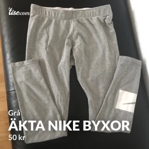 Äkta Nike byxor - Äkta. Strl. Xs-s. Porto ingår inte.