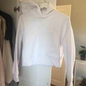  - Snygg hoodie från zara. Använd antal ggr men fin i kvaliten