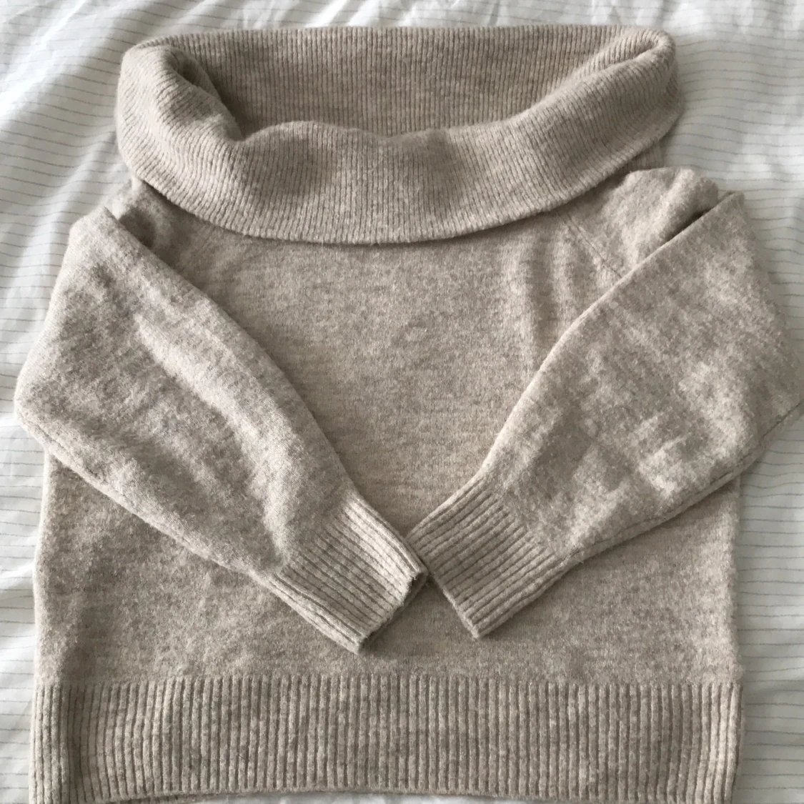 H&M Stickad Tröja Off Shoulder - Beige