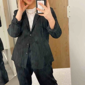  - En snygg skjorta som tyvärr är för stor för mig🥰