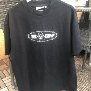 Weekday t-shirt - Svart T-shirt i oversized fit. Storlek M. Aldrig använd. Bra skick