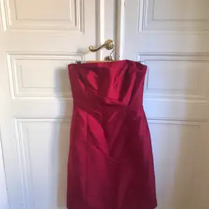 Red Ann Taylor dress. 100% sill.