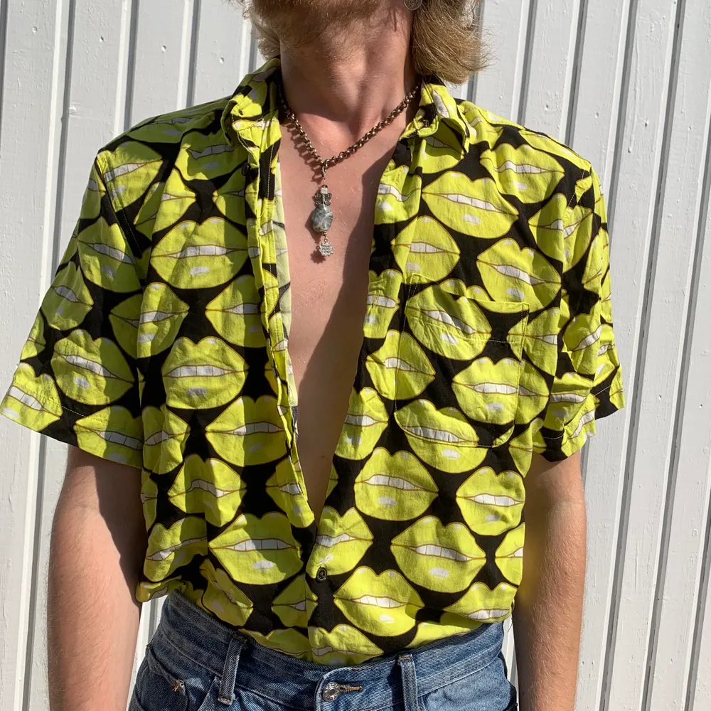 Cool skjorta från Carlings! Sparsamt använd, ina slitningar🍋 Kan mötas upp i Trollhättan, annars står köparen för frakt📦 (63 kr) . Skjortor.