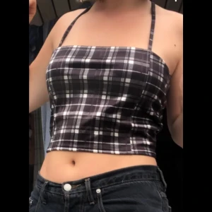 Rutigt linne från Urban outfitters!  - Jättefint linne som aldrig använts! Frakt tillkommer!💓💓