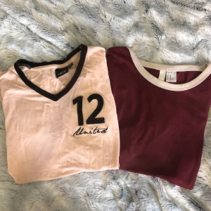 T-shirts  - Två T-shirts som har använts med blivit för litet:/ säljer båda samtidigt men kan också säljas separat. Kontakta vid intresse eller frågor. Köpare står för frakten som tillkommer❤️