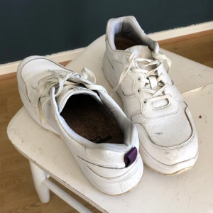 Vita Eytys jet combo - Ett par skitsnygga vita eytys jet combo i storlek 42! En stor platå som gör skorna lite chunky🙏 Ord pris ca 1800kr