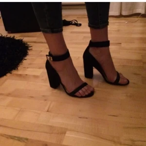 Klackskor  - Använda 2-3ggr så mycket fina. Storlek 38