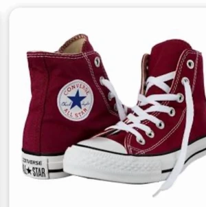 Converse st 37,5 - Jag säljer dessa fina skor som jag köpte köpte här på plick för ca 2 veckor sen. Jag säljer vidare dom för dom var för stora för mig. Jag köpte dom för 170kr 