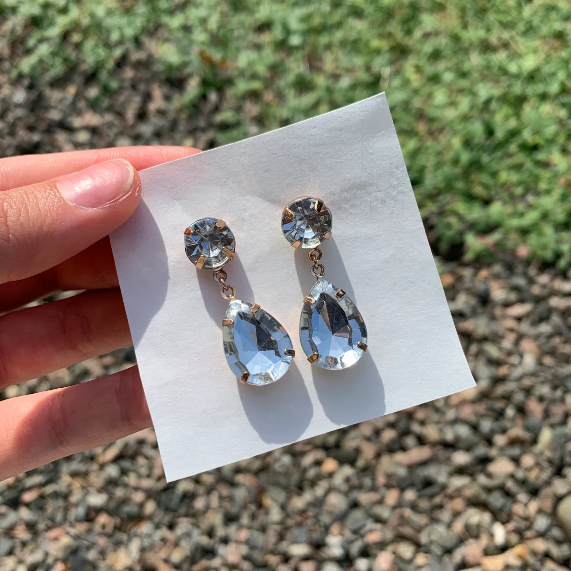 Roseguld örhängen med stenar