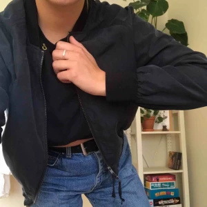  - Jättefin bomberjacka från weekday! Använder tyvärr inte så ofta längre men förtjänar verkligen kärlek!! Kort modell och passar till typ vad som helst. 