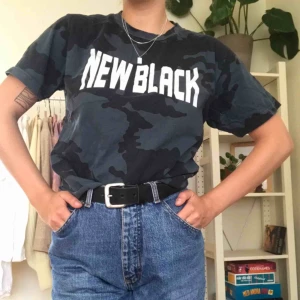  - Tisha från new black, som ny! Avklippt nertill så den går typ till höftbenet. Älskar den men tyvärr används den för sällan. Fynd!! 💫 