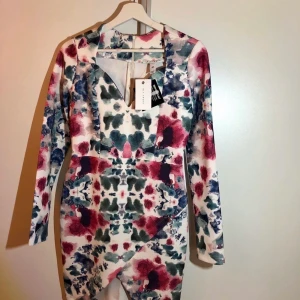 Klänning NLY trend storlek M Ny oanvänd - Oanvänd klänning, köparen står för frakten 55kr