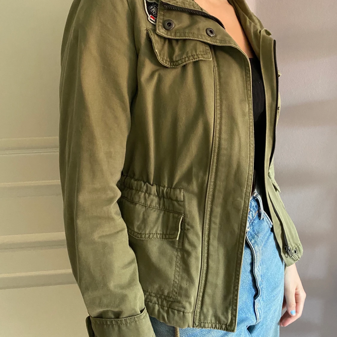 Militärgrön denimjacka med detaljer - 91