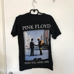 Pink Floyd tshirt XS - säljer denna snygga pink floyd tshirt i storlek xs i väldigt bra skick!! 70+ frakt 