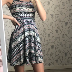 Klänning - Mönstrad klänning