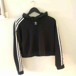  - Adidas hoodie, knappt använd.  Stl S. Passar även en M.