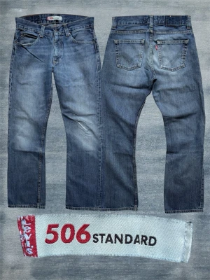 *Straight/Bootcut* Levi’s 506  - Ett par extremt snygga Levi’s jeans med en trevlig wash! Modellen kallas 506 och är rak med en gnutta bootcut! Storlek 31/32, utgå från måtten på sista bilden! Hör av dig vid frågor! 