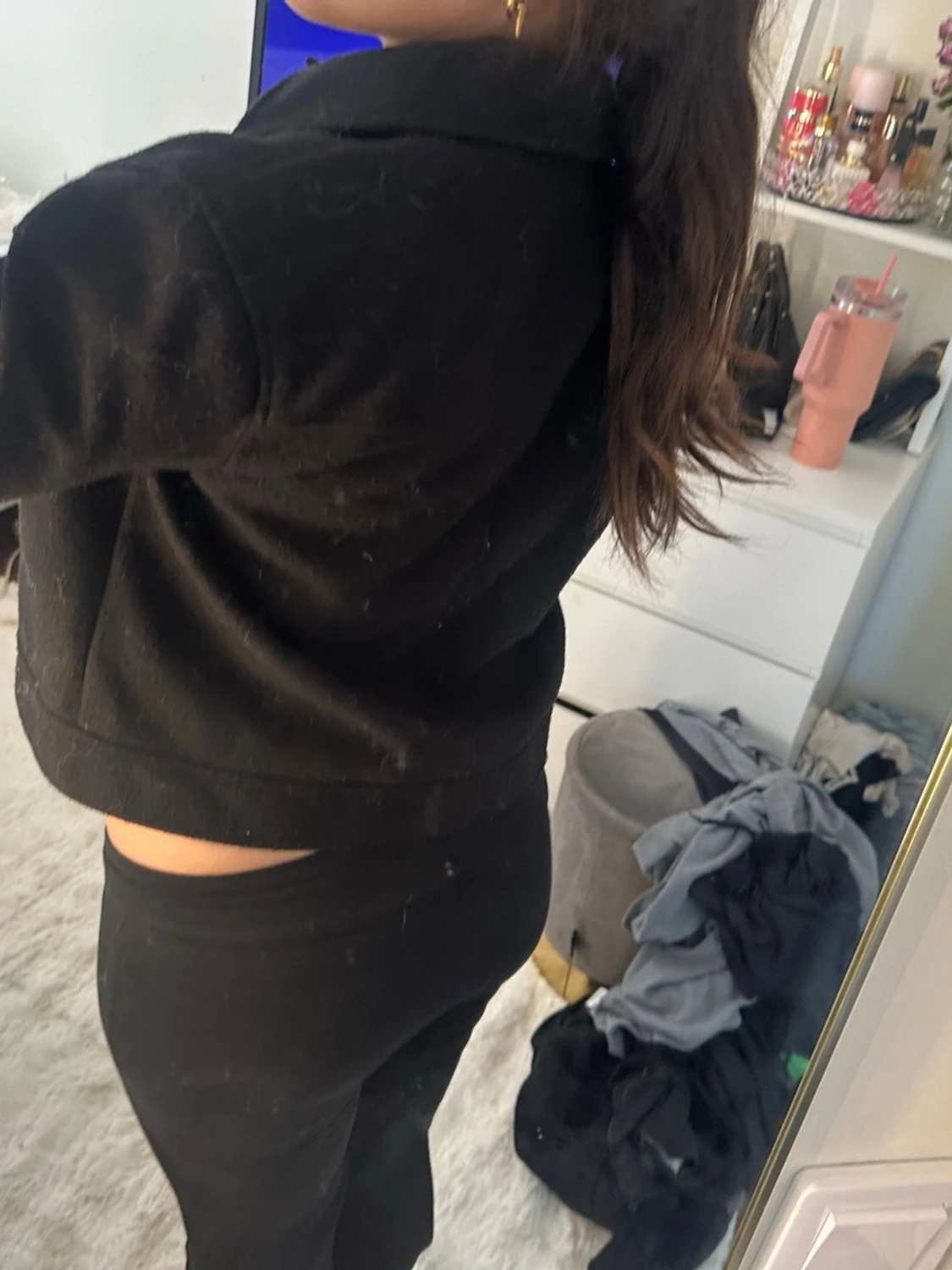 Kort svart ulljacka med stora knappar - 4