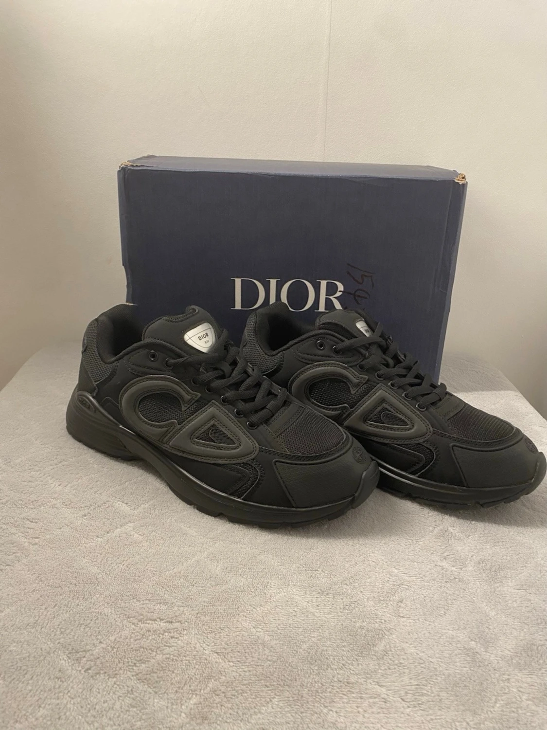 Svarta D10R sneakers med mesh och läder