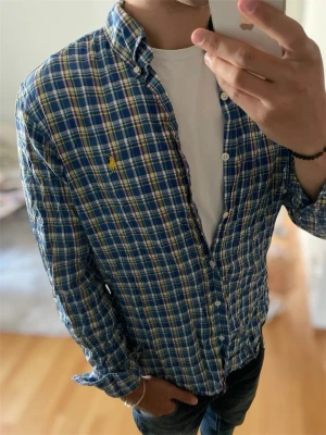 Blårutig skjorta från Ralph Lauren - Bra skick skriv vid funderingar!