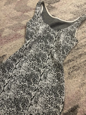 Kort klänning  - Har köpt den från Zara, den kom fel storlek så jag har aldrig använt den, skriv gärna om ni vill att jag ska sänka på priset ❤️