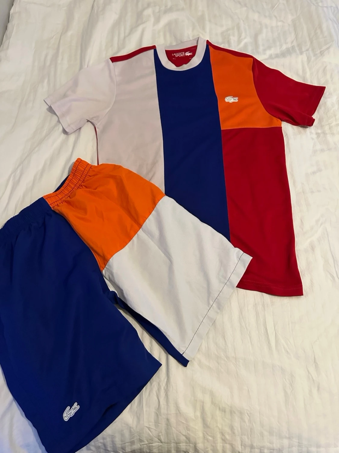 Färgglad pyjamas från Lacoste