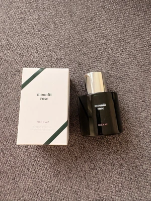 Moonlit Rose Eau de Parfum Hickap - Moonlit Rose från Hickaps julkalender 2025, endast testad