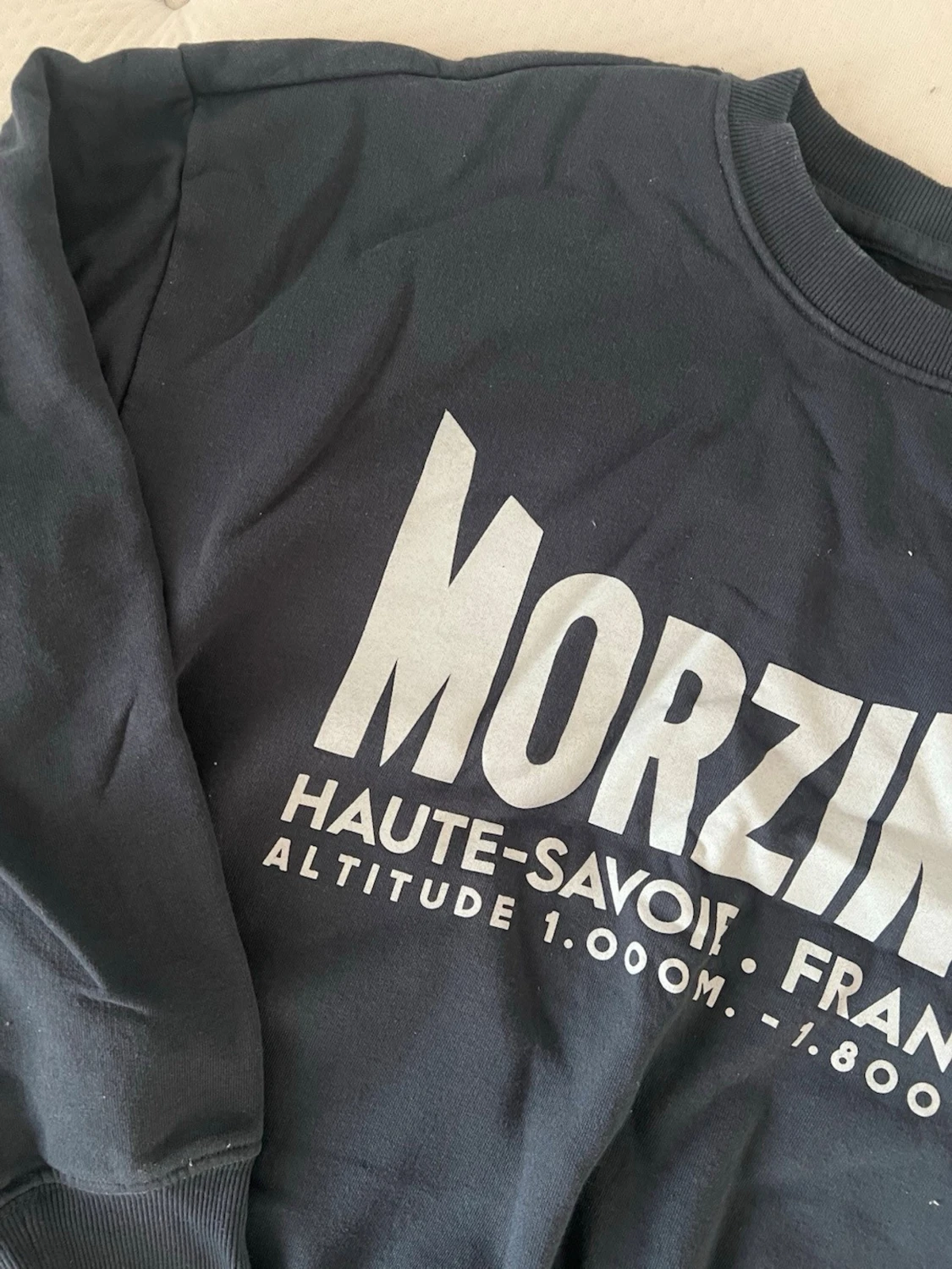 Svart sweatshirt med Morzine-tryck - 1