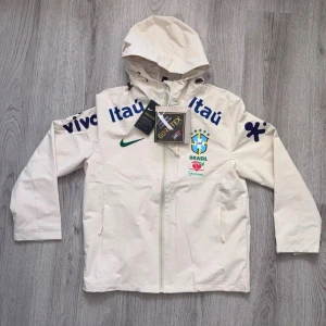 Brazil Windbreaker  - Helt ny med tags, finns i storlek S och M. Hör av dig vid intresse